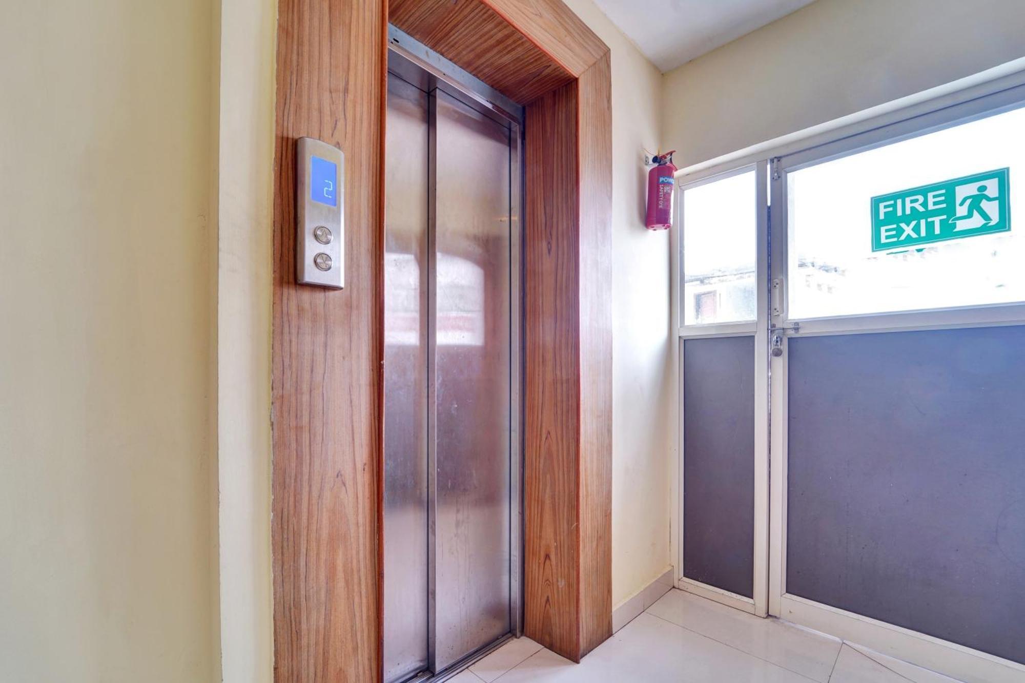 מלון Kochi Super Townhouse Ernakulam North מראה חיצוני תמונה
